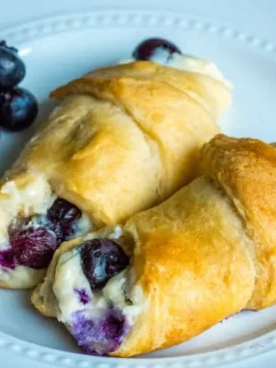 Blueberry Cheesecake Rolls: A Delectable Delight in 5 Ingredients